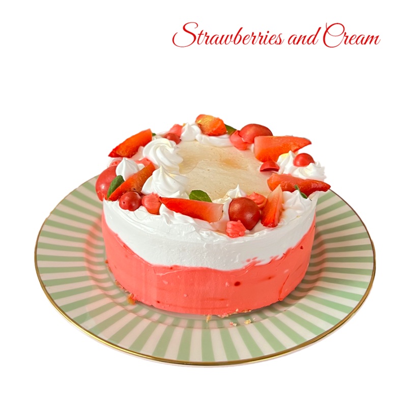 Strawberries & Creame Cake 1/2 Kg