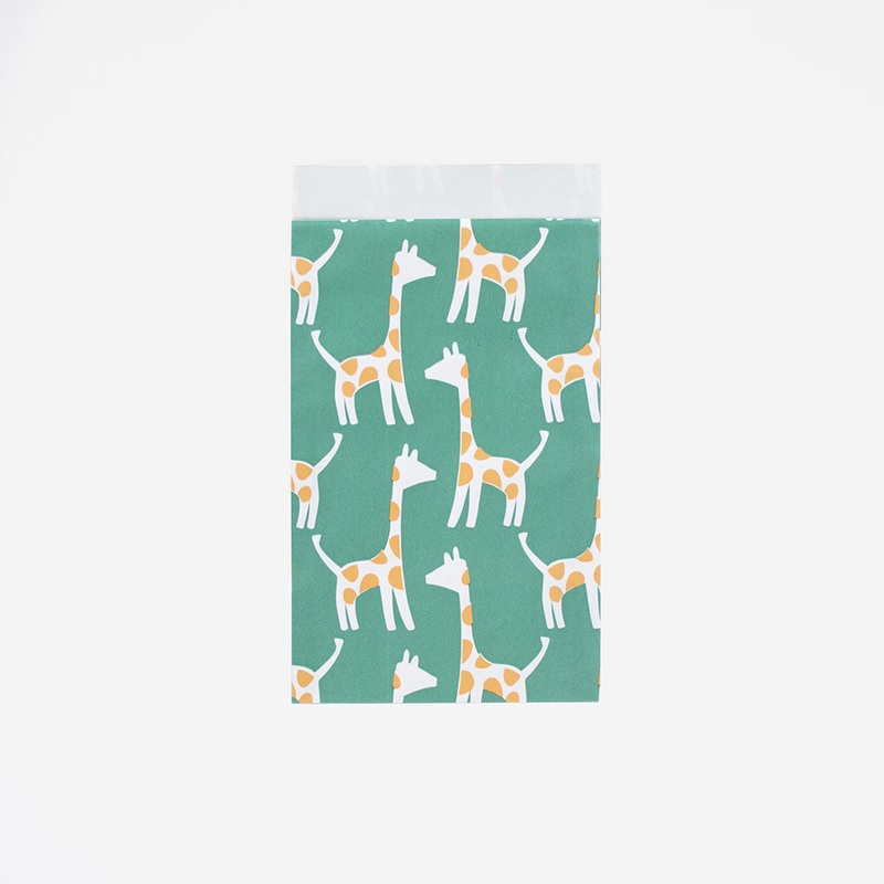 1 pochette verte avec girafes