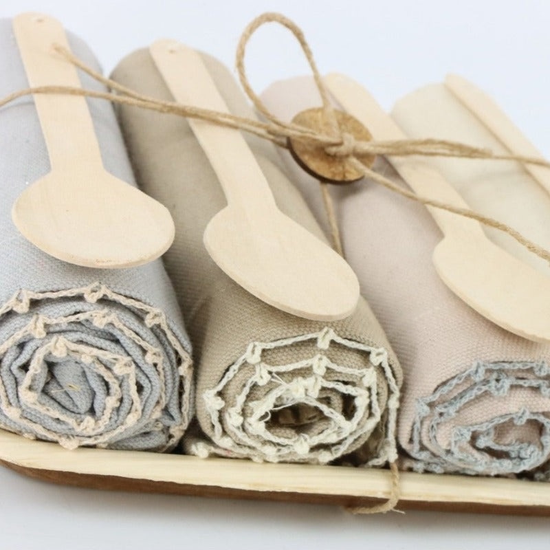 Pack cloth napkin and teaspoon / 4 units.